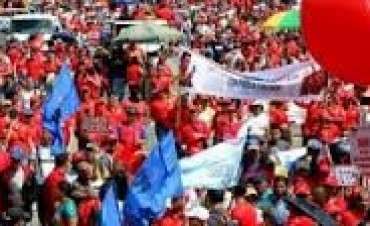 VENEZUELA: MULTITUDINARIA MARCHA EN DEFENSA DE SU REVOLUCION